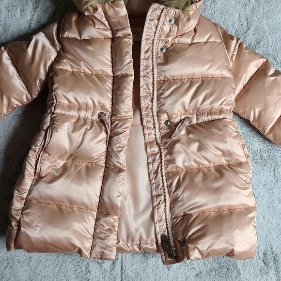 Baby GAP long pink puffer w/ removable faux fur - Picture 3 of 4
